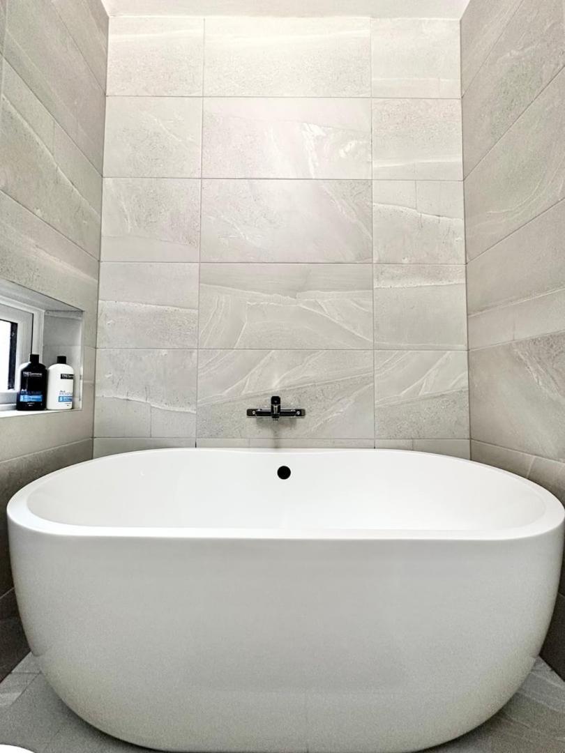 Luxury Duplex City Centre Apartment ลีดส์ ภายนอก รูปภาพ
