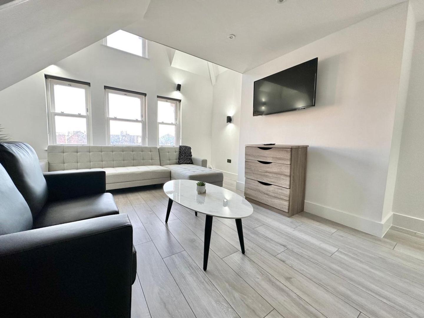 Luxury Duplex City Centre Apartment ลีดส์ ภายนอก รูปภาพ