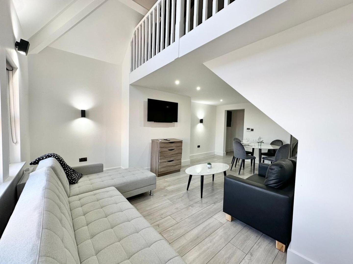 Luxury Duplex City Centre Apartment ลีดส์ ภายนอก รูปภาพ