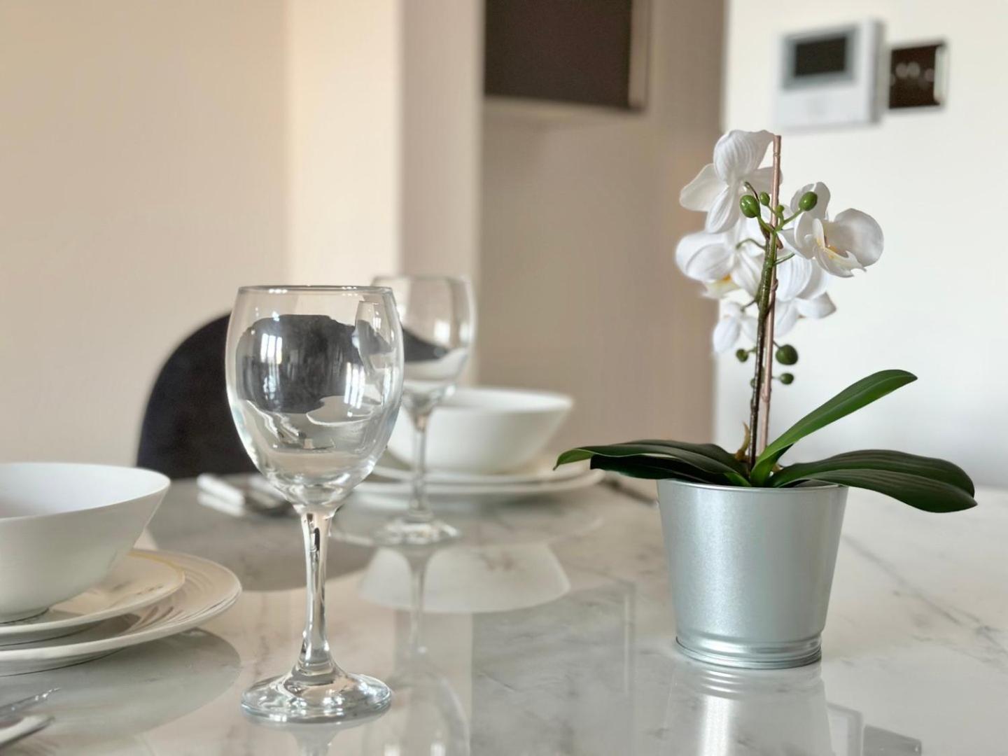 Luxury Duplex City Centre Apartment ลีดส์ ภายนอก รูปภาพ