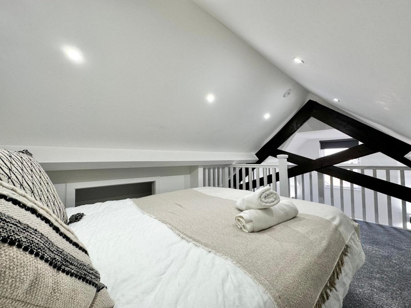 Luxury Duplex City Centre Apartment ลีดส์ ภายนอก รูปภาพ